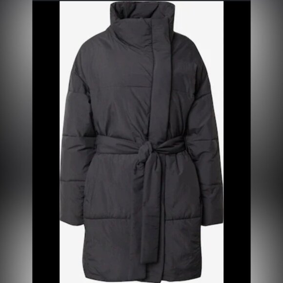 GAP Women’s Black Puffer Coat – Size M - Picture 3 of 4